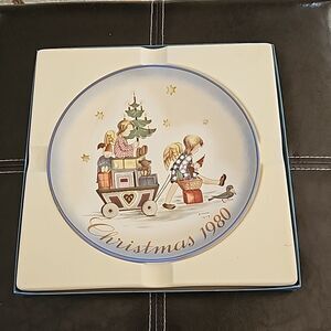 1980 Schmid Christmas Plate "Parade into Toyland" by Sister Berta Hummel